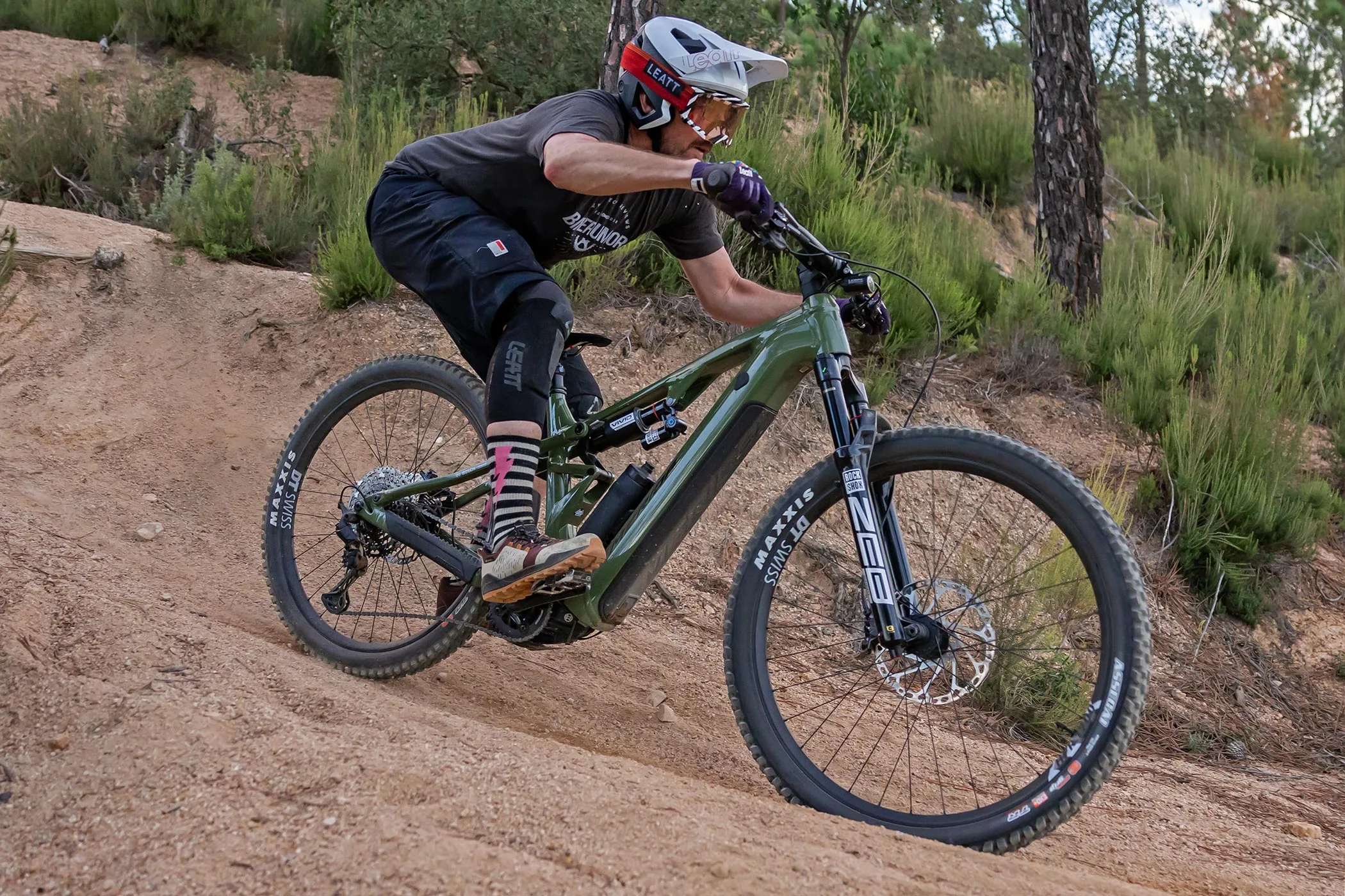 2025 Merida eOne-Eighty 900 eMTB, full power Bosch Performance CX enduro eBike, G-out